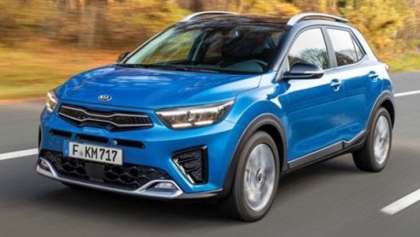 На пето място в класацията за експлоатационни разходи намираме Kia Stonic, малък, практичен и надежден SUV от B-сегмент - с експлоатационен разход от 0,4396 евро/км. С дължина 4,14, той има перфектните размери за градския трафик. Ширината е 1,76, височината е 1,52, междуосието е 2,58 м, като багажникът има вместимост 352 литра. 

Мекият хибриден двигател е 1.0 трицилиндров турбо със 100 к.с. и 200 Нм въртящ момент, комбиниран със седемстепенна механична или автоматична скоростна кутия. Разходът е 5,4 л/100 км.